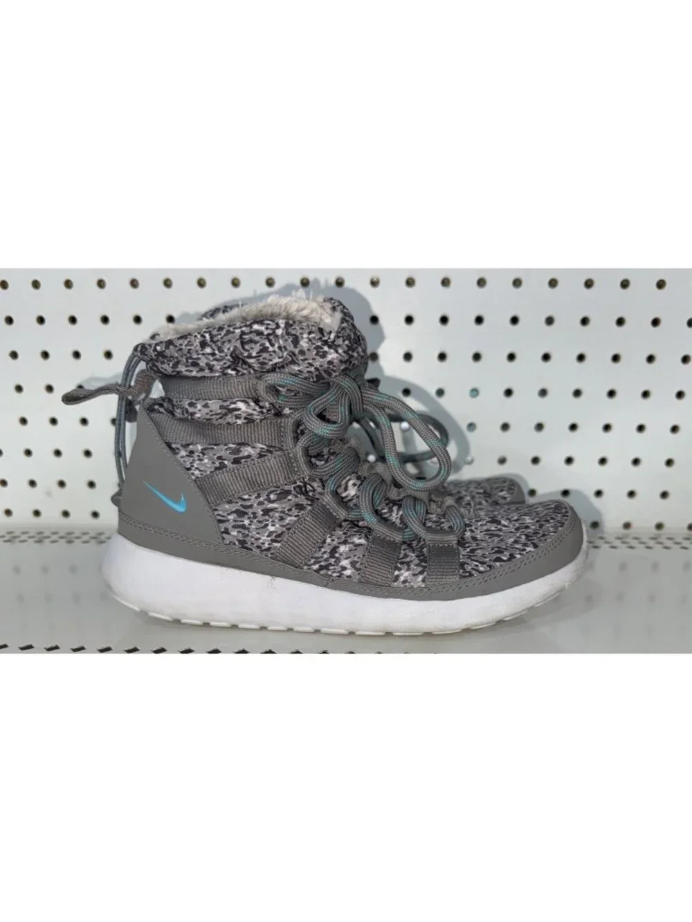 Nike Roshe Run Hi Womens Faux Fur Lined Winter Boots Sneakerboots Size 6 Gray